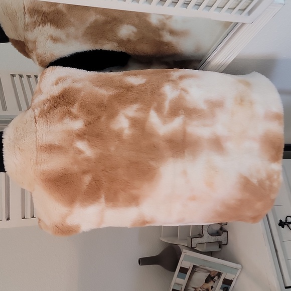 entro Faux Fur Vest - Picture 4 of 9